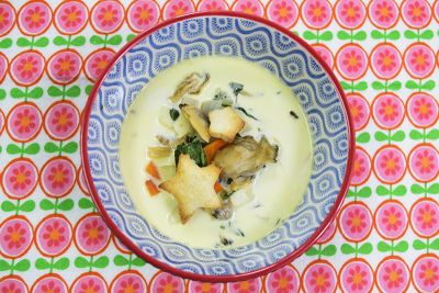 琉球薬膳料理研究家の宮國由紀江さんが教えてくれる薬膳レシピ「シーフードの煮込みスープ風」