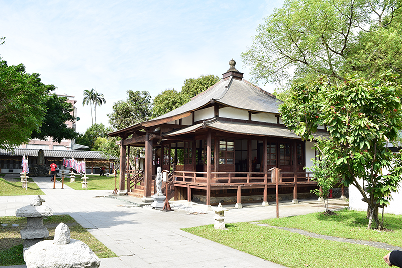 和風の建物が目を引く慶修院。日本統治時代、四国から移り住んだ人々の心のよりどころになっていた