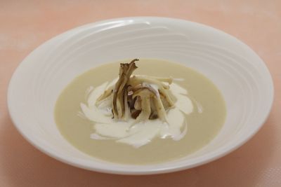 鶏手羽と茸類のクリームスープ｜沖縄のごちそうレシピ