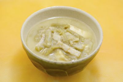 田芋の茎で作る伝統料理　ムジヌ汁｜沖縄のごちそうレシピ