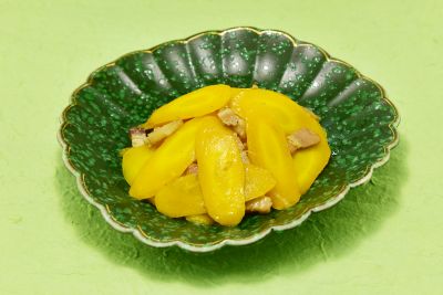 伝統野菜の黄ニンジンを使ったチデェクニイリチー｜沖縄のごちそうレシピ