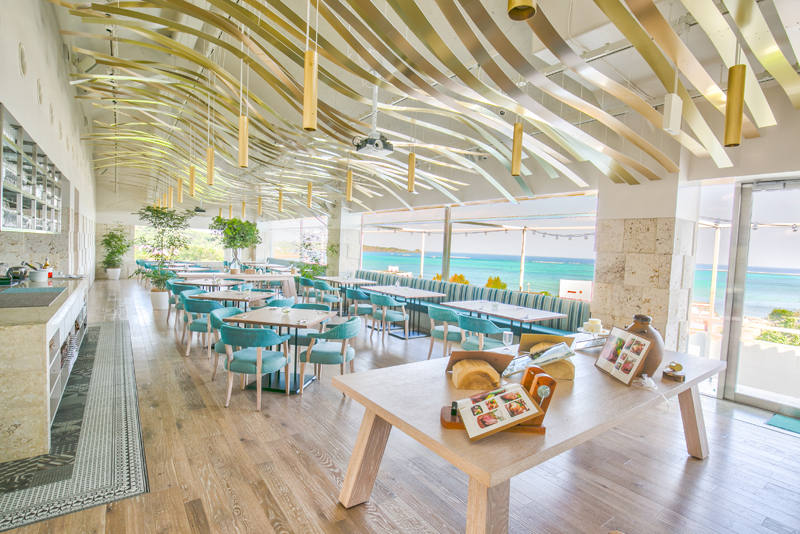 ILE DE RÉ RESTAURANT｜海と自然の風を感じさせる昼間のレストラン