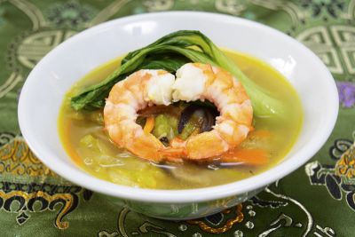 琉球薬膳料理研究家の宮國由紀江さんが教えてくれる薬膳レシピ「野菜と魚介のスープ」