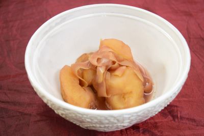 琉球薬膳料理研究家の宮國由紀江さんが教えてくれる薬膳レシピ「りんごのコンポート」