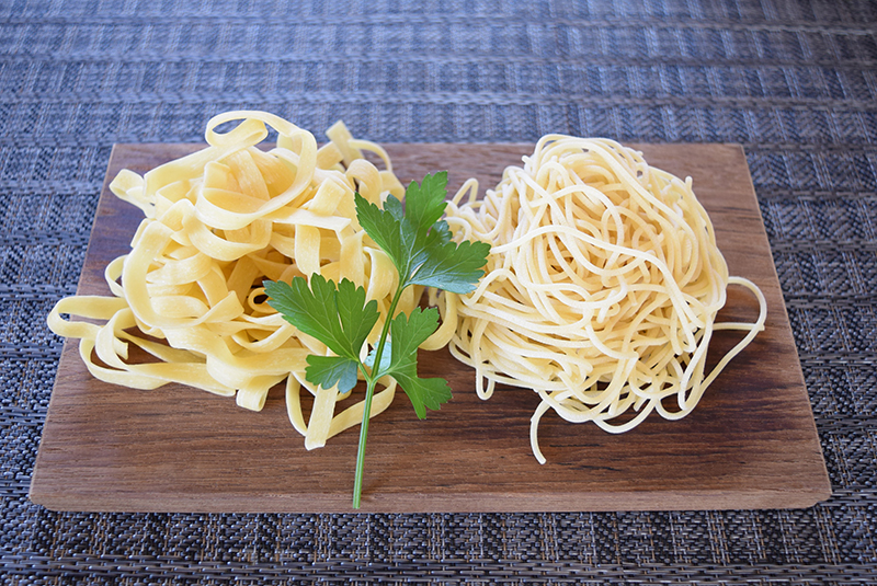 自家製麺は、トマト系にはタリアテッレ、オイル系にはスパゲティと使い分けている