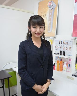株式会社ナリス化粧品の上原彩香さん｜美容の知識・技術伝える