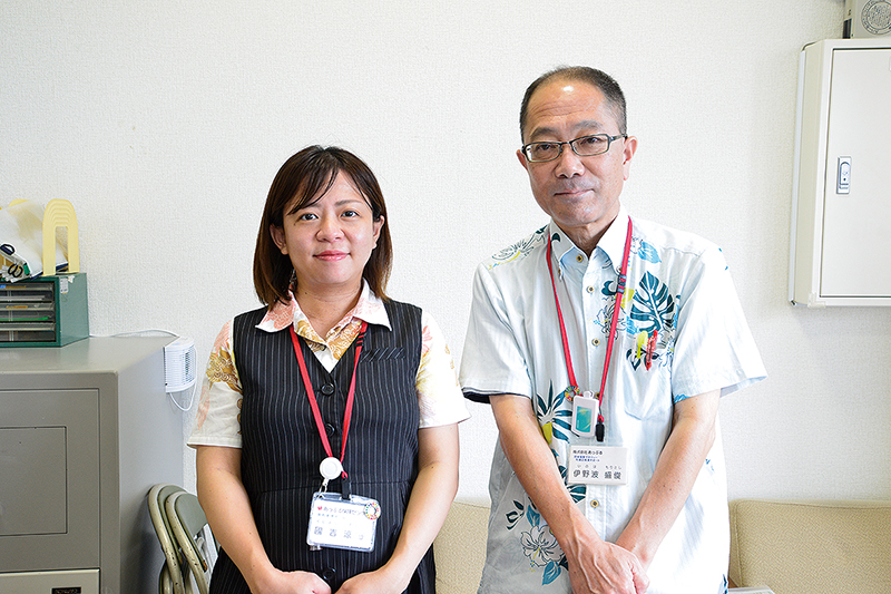 （株）あっぷる「あっぷる保険センター」 國吉涼子さん（左）、伊野波盛俊さん