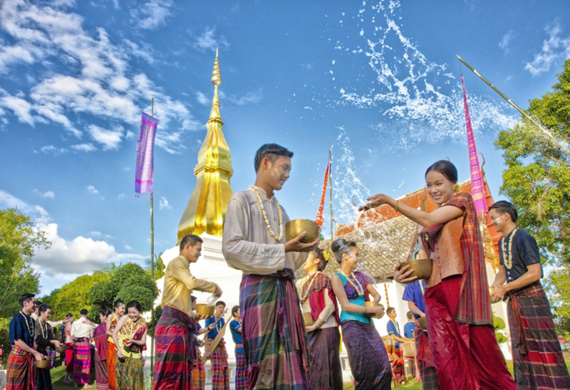 タイを代表するお祭りが、４月の旧正月に行われるソンクラーン。通称「水かけ祭り」。さまざまななイベントが開催されるので要チェック。
