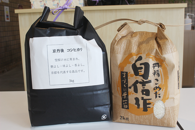 店で使用している全国から取り寄せたお米を販売（３キロ１７８０円、５キロ２９６０円）