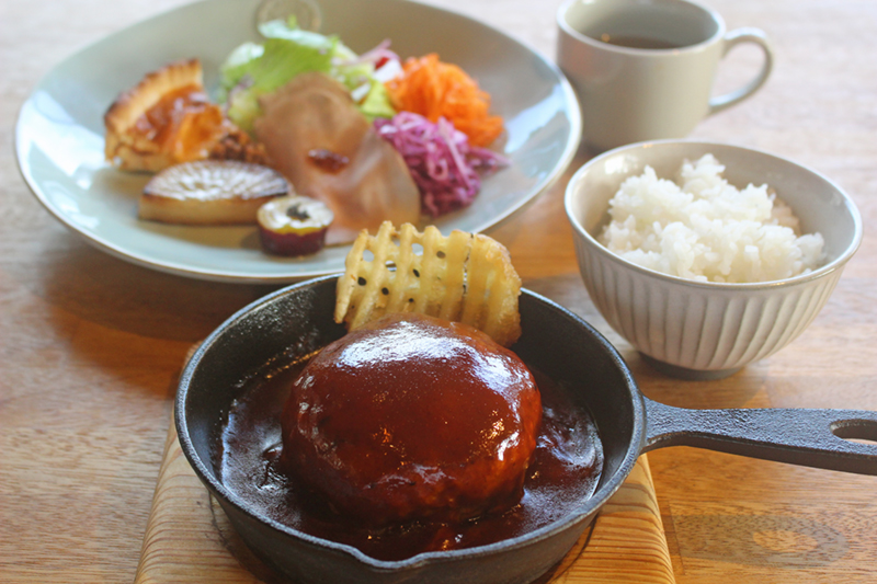 ［グルメな“お店”紹介］ボリューム満点の肉料理｜肉カフェ みとらぼ｜読谷村座喜味