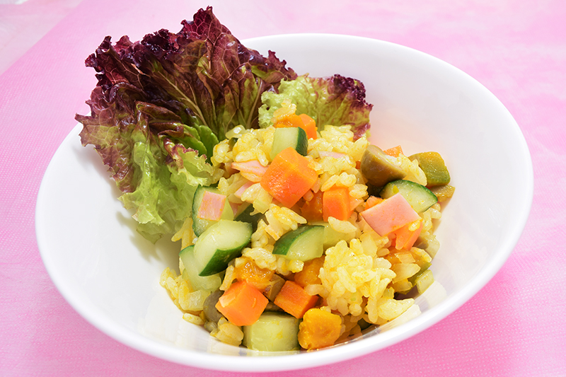 角切り野菜とご飯の「ライスサラダ」　ドレッシングで箸が進む｜ごちそうレシピ