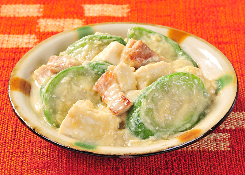 白みそとだしで優しい味わい ナーべーラー（ヘチマ）ンブシー｜ごちそうレシピ