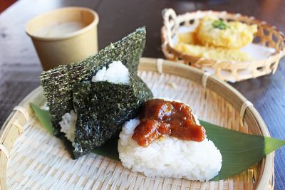 おむすび専門店　COME .（コメドット）｜名護市東江